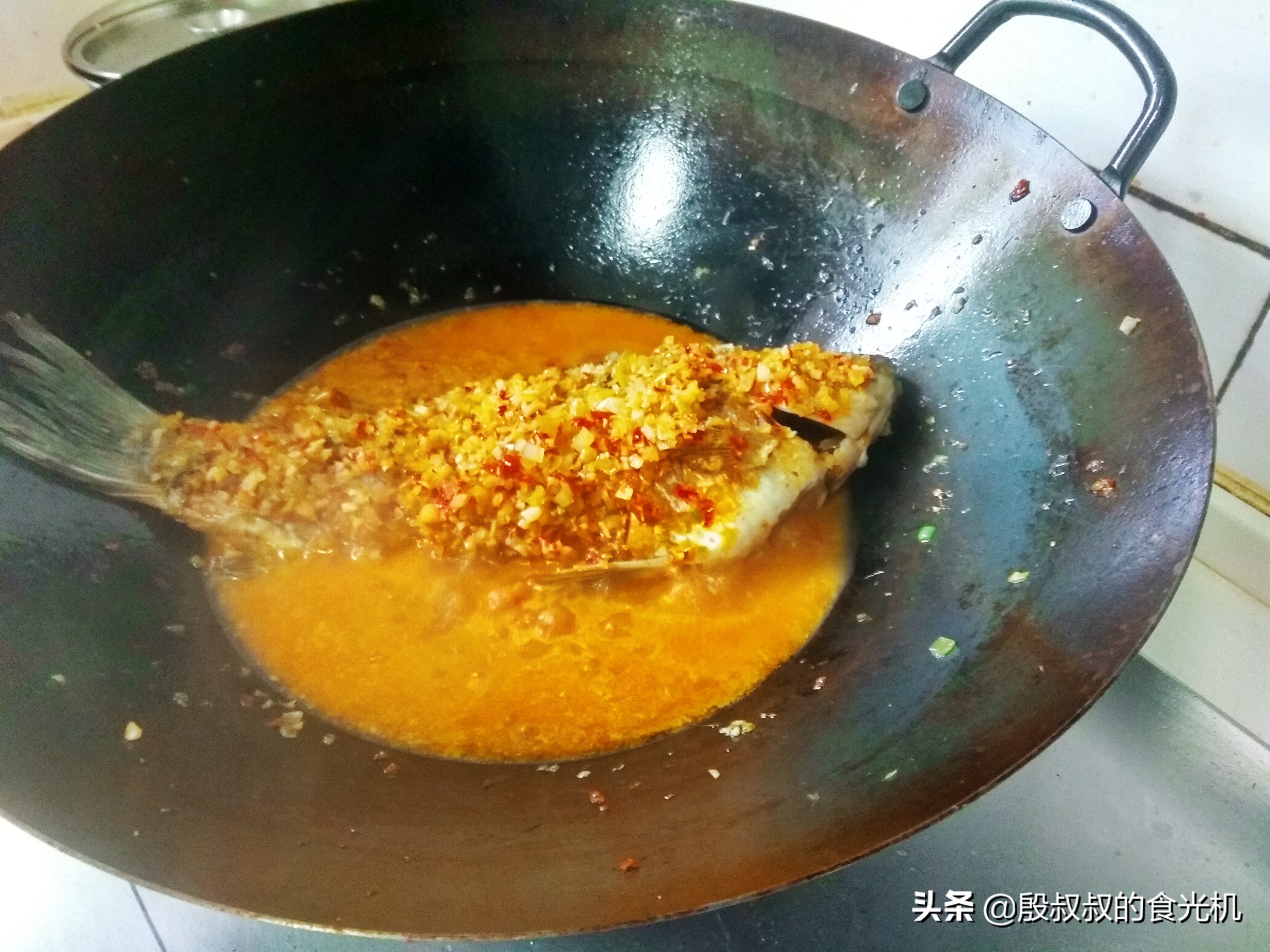 四川泡菜酸水加鲫鱼,泡菜鲫鱼做法四川名菜