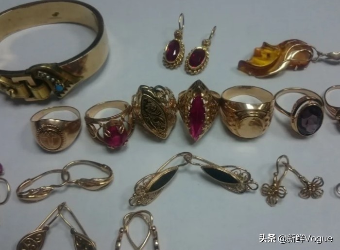 苏联金首饰,苏联特有珍贵的宝石珠宝