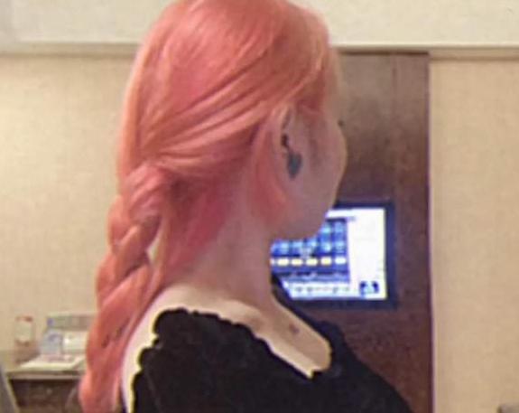 怎么样让刚染的发色更明显,发色染得红黄该怎么补救