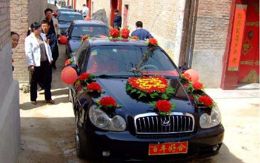 当婚车碰到出殡的时候是好还是坏,当婚车遇到殡葬车