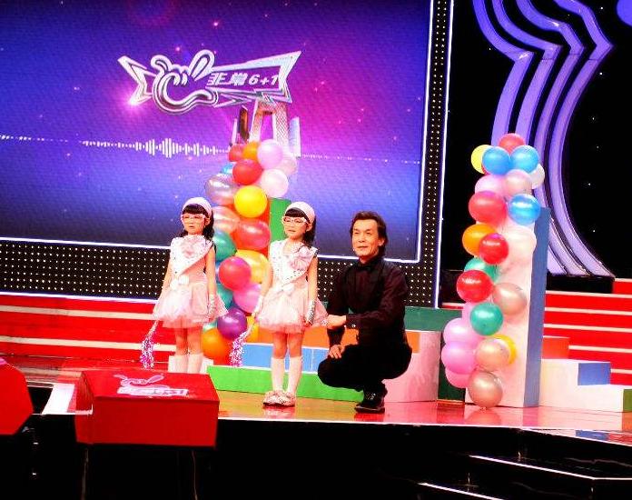 2018年，最后一次化疗后，李咏躺病床对妻子说：别把遗体运回国内