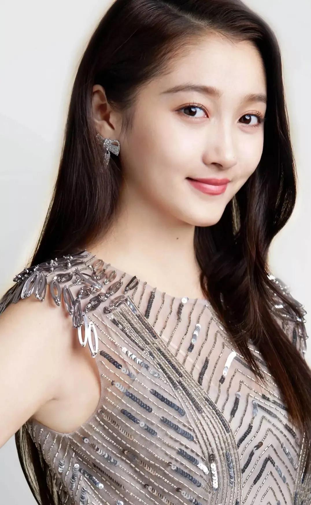 鹿晗世界杯上评价曼联,曼联宣传鹿晗出任红魔使者