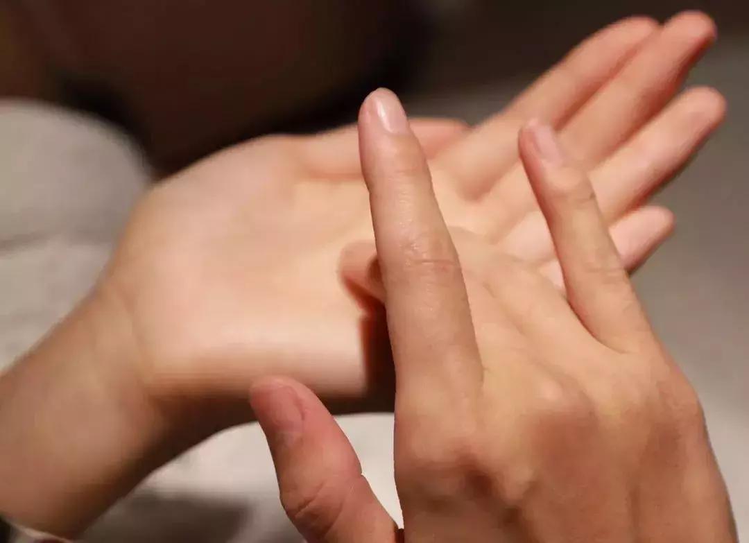 下巴长痘胃火旺盛可以泡什么茶,男性下巴长痘是肝火还是胃火