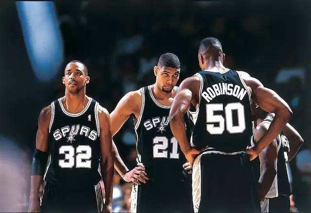 奥尼尔评价邓肯历史,奥尼尔对邓肯的总决赛