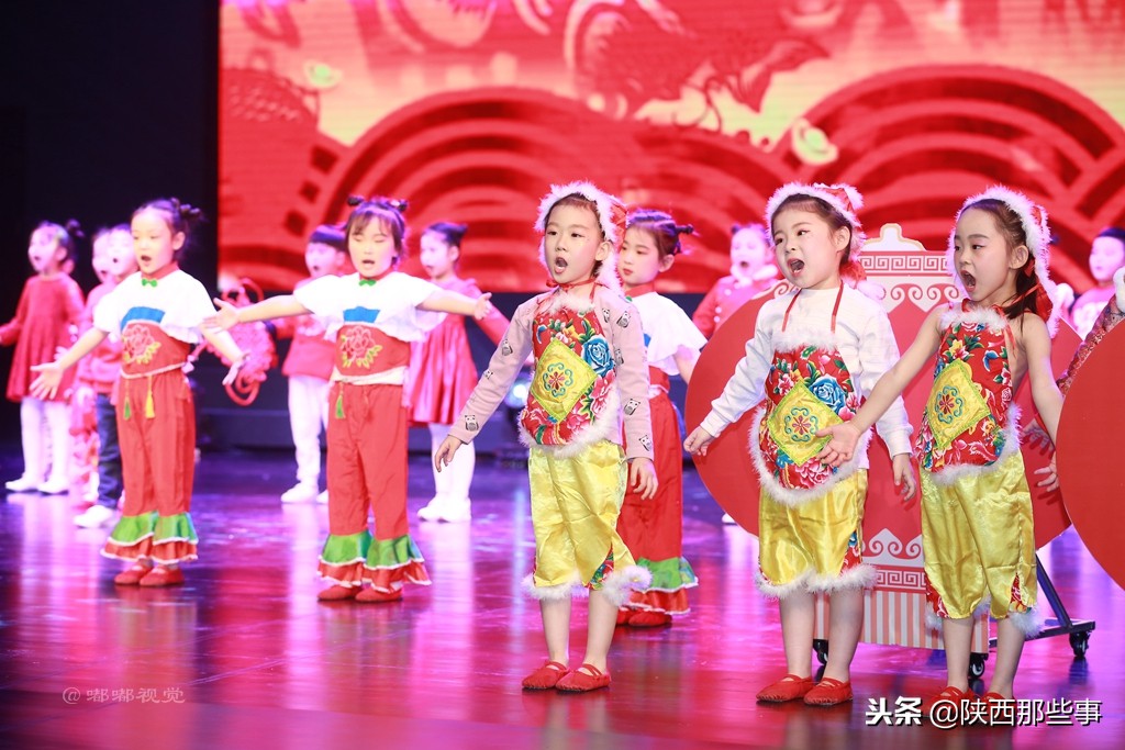 小天鹅艺术团童心向党,陕西省小天鹅艺术团点亮中国梦