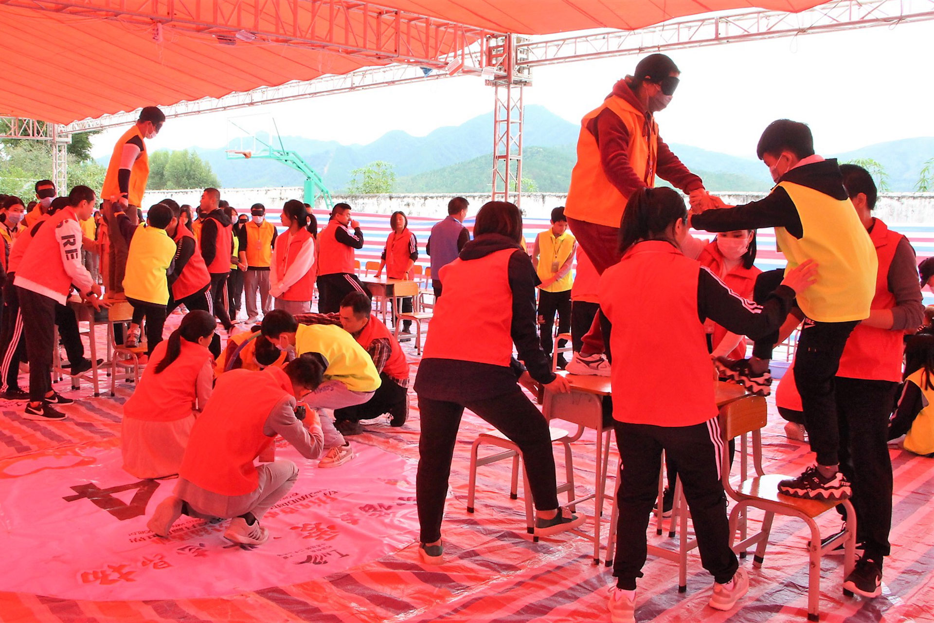 创盈芯实业联合“IN22”家族走进河源助学送爱心