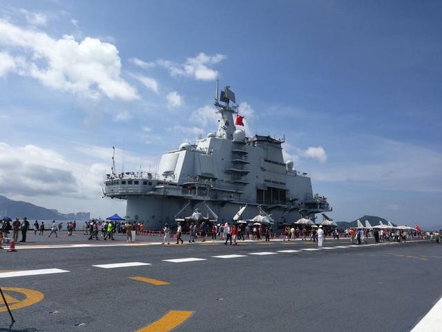 参观辽宁号航母,参观辽宁舰第一视角