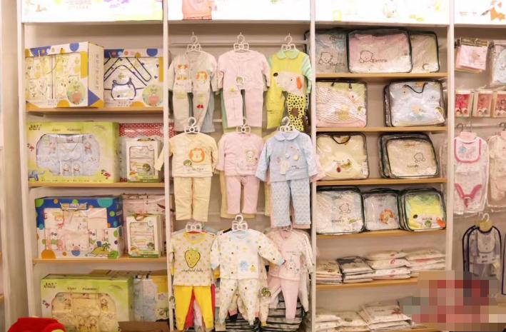 妈妈炫耀“自制纸尿裤”,网友看到之后怒了:没钱可以不生!