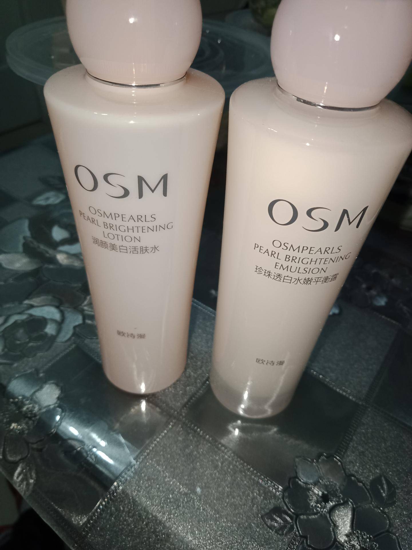 珀莱雅和悦诗风吟洗面奶哪个好用,悦诗风吟抗皱美白淡斑紧致套盒