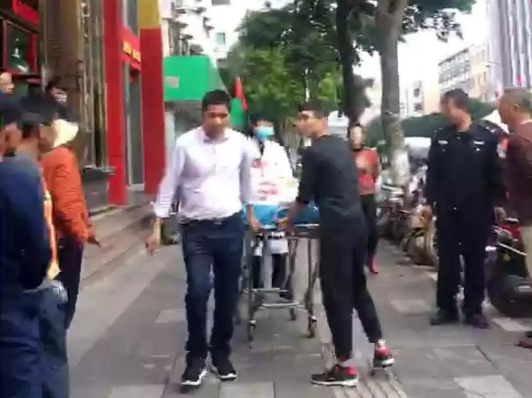 网传万宁一男孩触电身亡,万宁警方通报男子被群殴