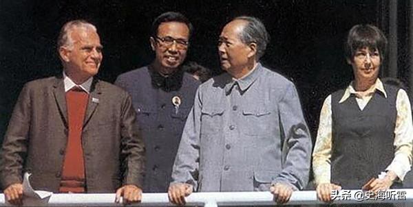 毛*东泽**:“群众是真正的英雄,而我们却是幼稚可笑的,包括我”