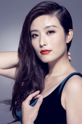 网传为新女友一掷千金,文章发博否认恋情,拖出一个隐藏的明星班