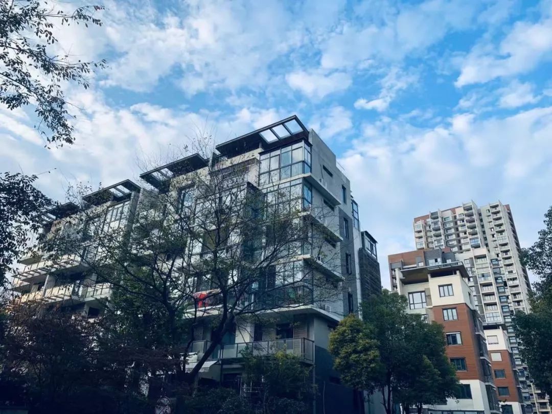 刚刚！我去江北一楼盘实探，惨遭售楼员无情白眼……