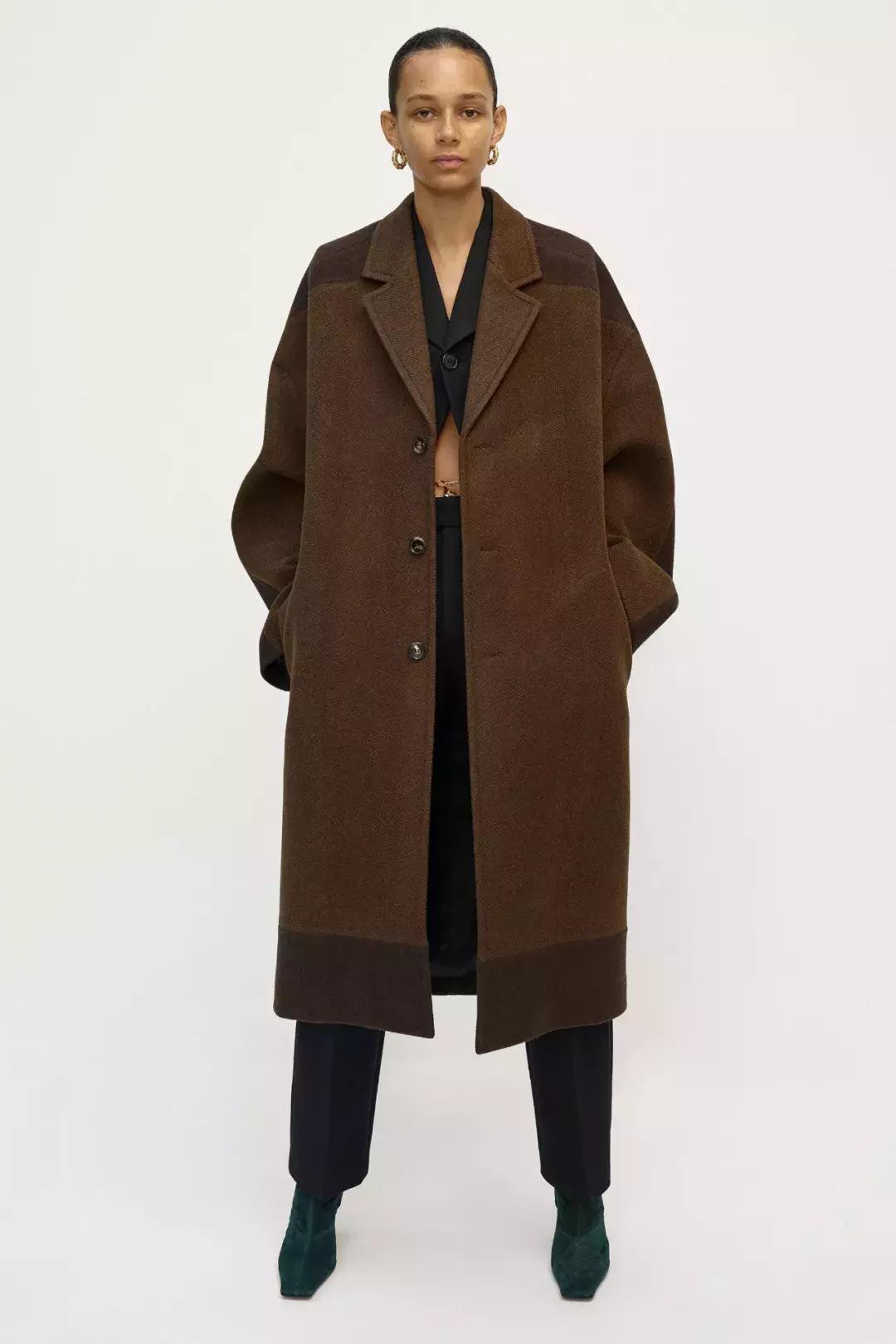 这个冬季时髦精都是这么穿大衣的,时髦的人喜欢这样穿