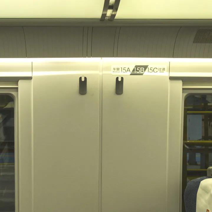 动车上有小桌板吗,动车上的小桌板怎么弄