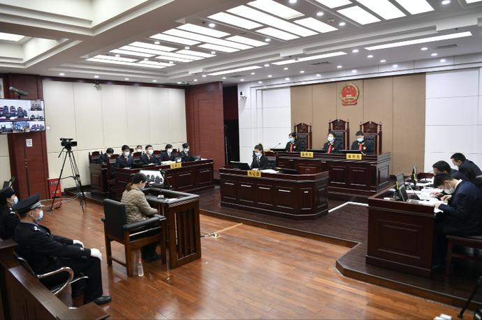 劳荣枝890分钟庭审细节：看到被肢解照片撇头尖叫