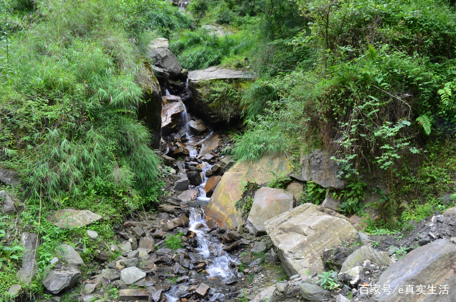 上里古镇，一个名副其实的古镇，人很少，跟丽江大研古城有的一比