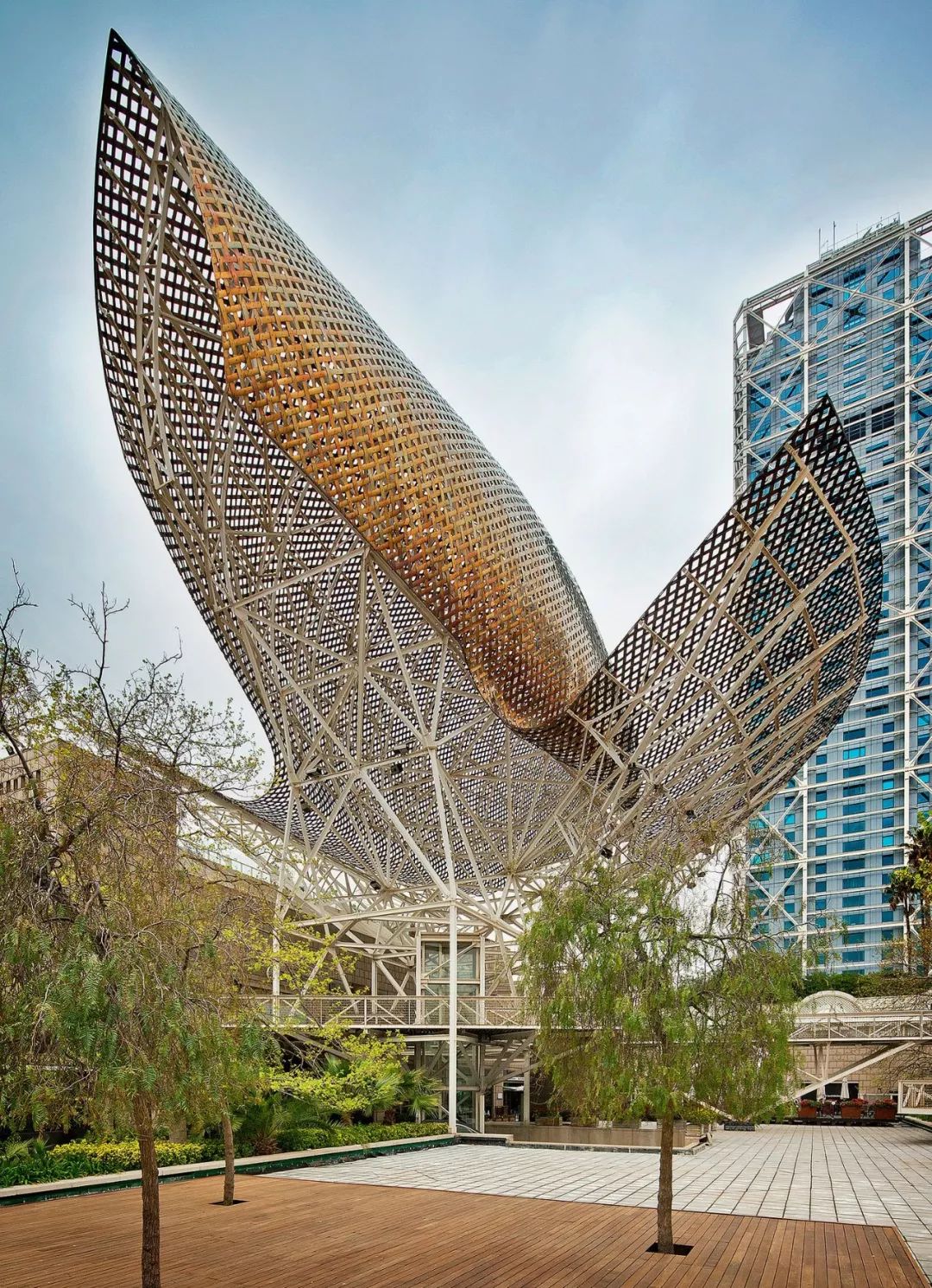 lv韩国上新为什么比中国早,lv韩国专卖店