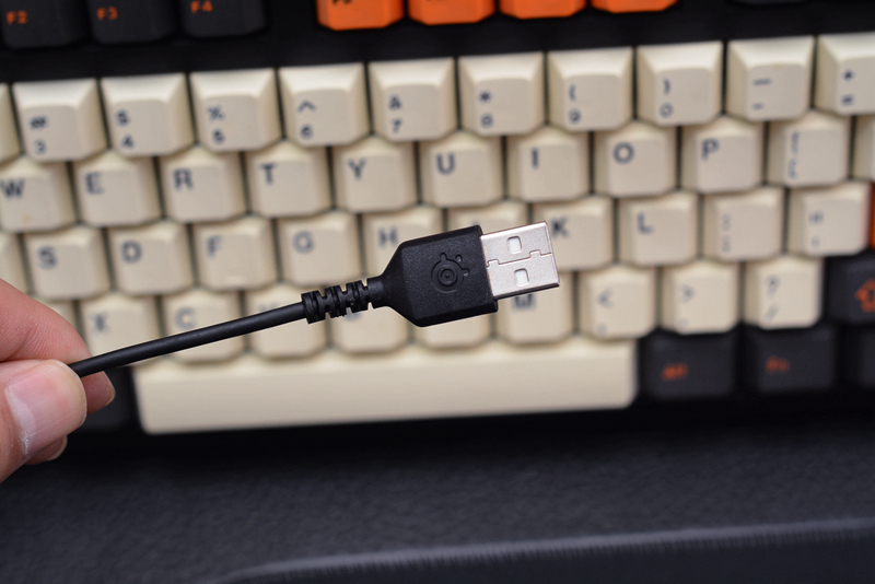 钢厂又出幺蛾子，鼠标垫也能显示游戏血量，这是什么操作