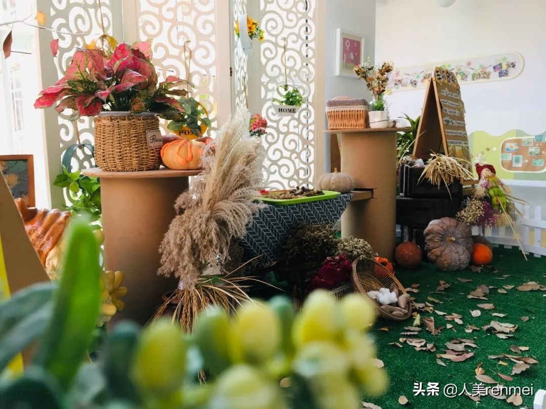 有个东西在一个角落里面不动,东西很多的小角落