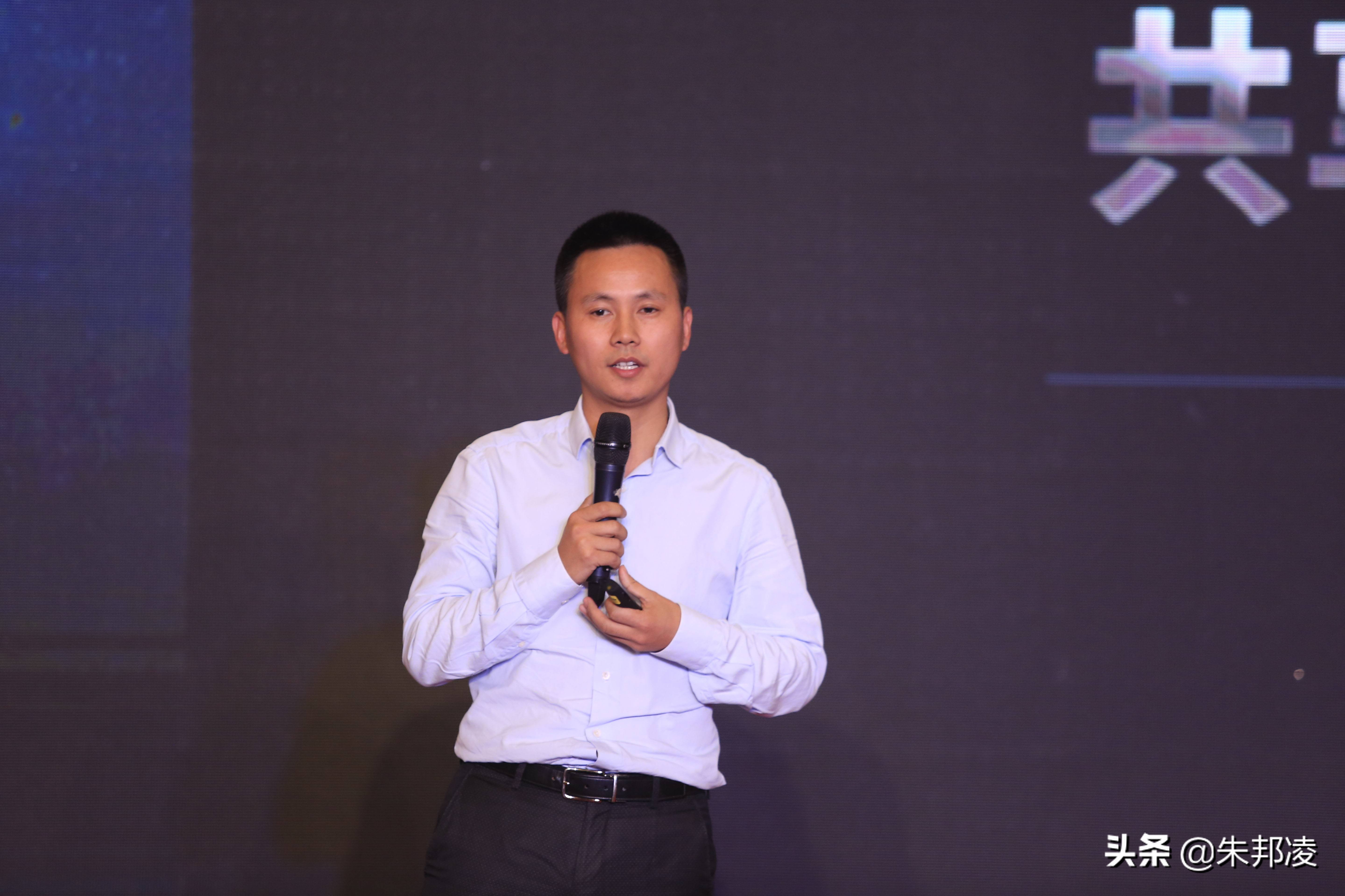 做过木匠,卖过香水,37岁创立国内最大社交电商!“宝妈”的最爱