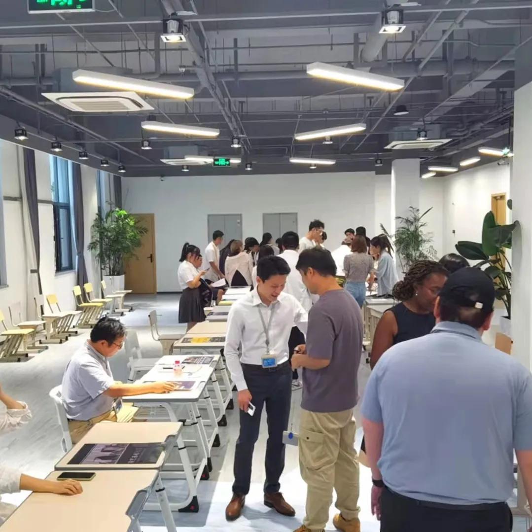 上海高藤致远创新学校社团招新现场：有趣的人，终会相遇