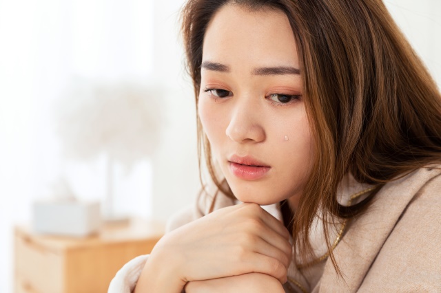 “借我的20万块钱买房，为什么与别的女人同住”“因为你傻呀”