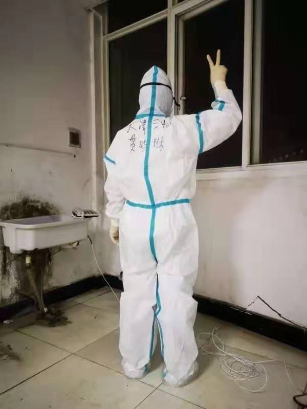 别人依偎在妈妈怀里，我却相隔千里，远在疫区的妈妈就是超级英雄