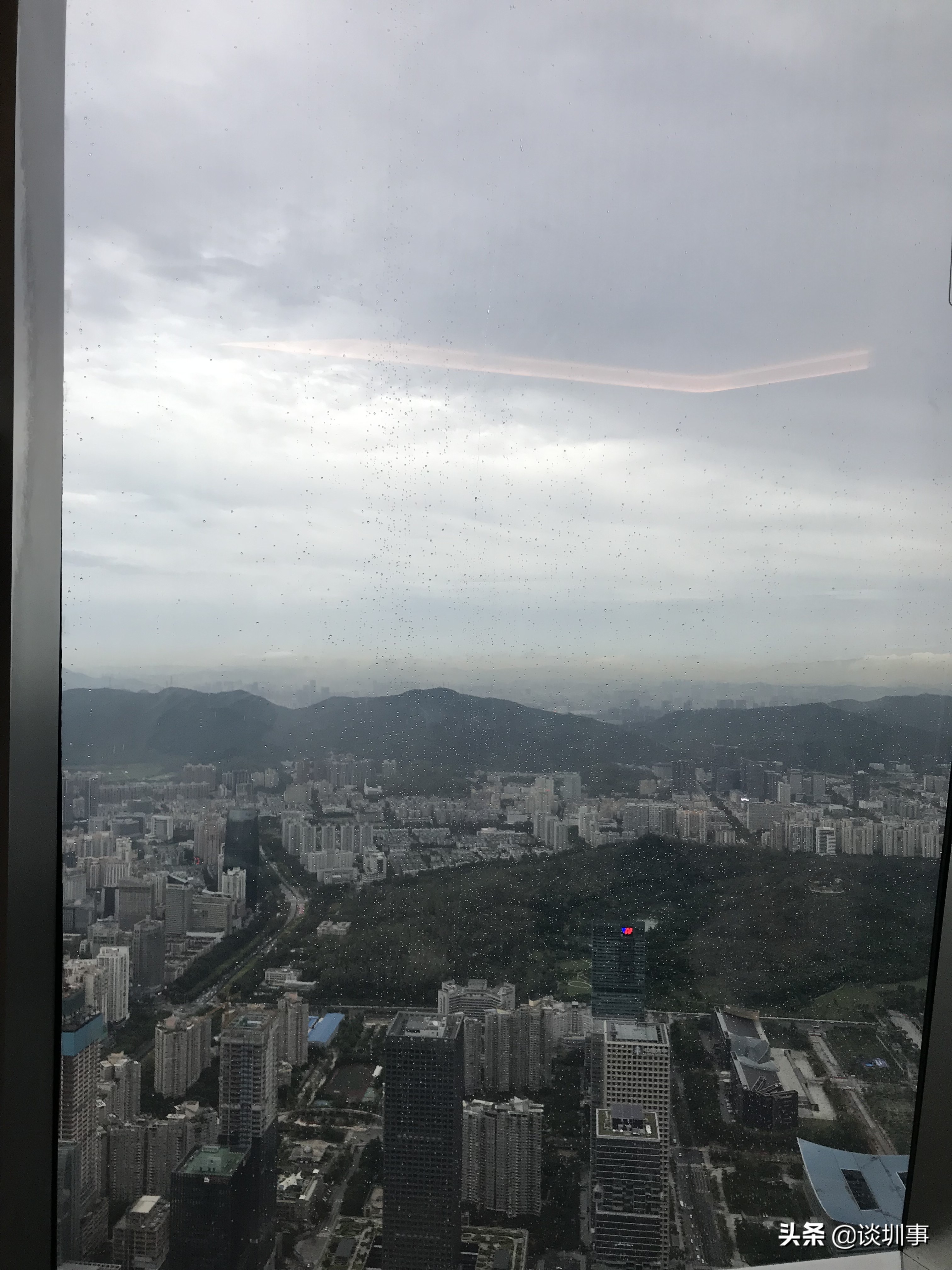 登顶深圳第一高楼,登上深圳平安金融大厦