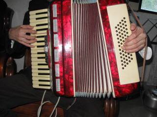 快速学习手风琴入门教程,怎样学习手风琴演奏