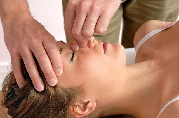 推拿能治鼻窦炎吗,中医推拿可以治疗鼻窦炎吗