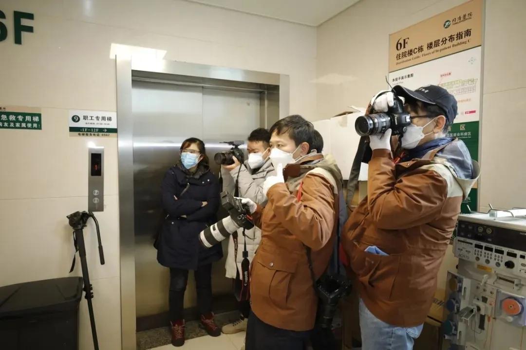 用镜头将瞬间定格永恒,镜头定格感动影像凝聚力量