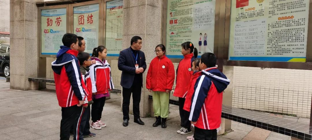 立德树人教书育人优秀青年教师,立德树人担使命躬耕教坛守初心