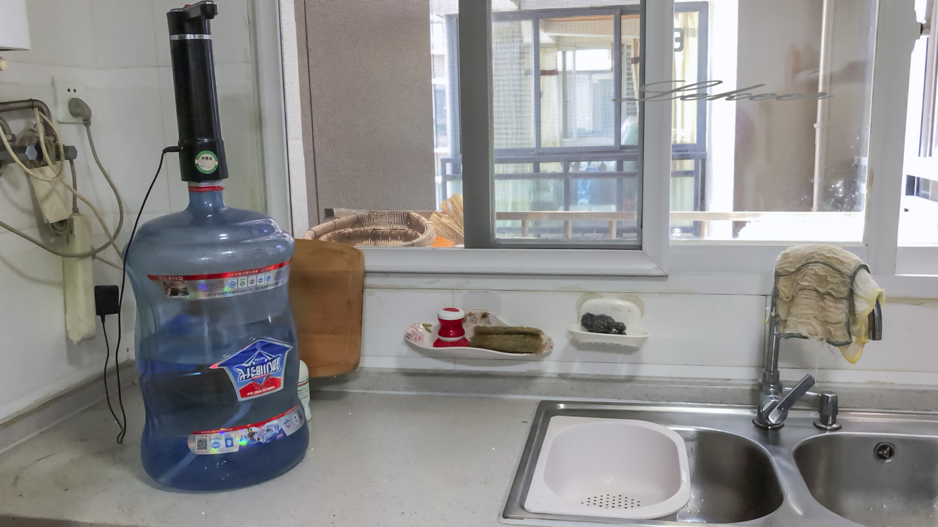 桶装水开封4个月还能饮用,桶装水开封三天超标