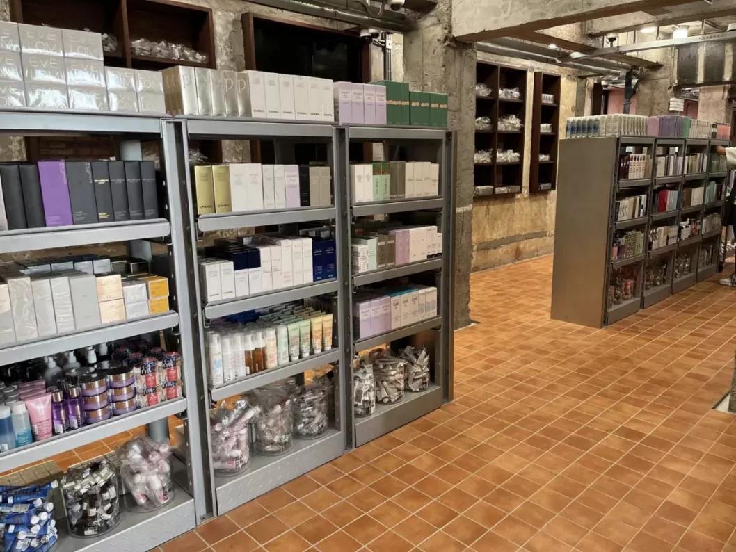 探访话梅安福路旗舰店：打造咖啡+零售空间，旧店或改为旗下品牌