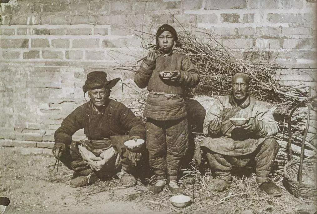 汉服那么好看为什么还穿现代装,汉服好看但是不能穿