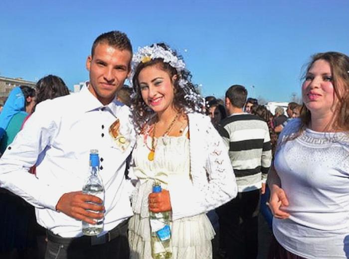 保加利亚新娘市集每年几月开始,保加利亚集市美女