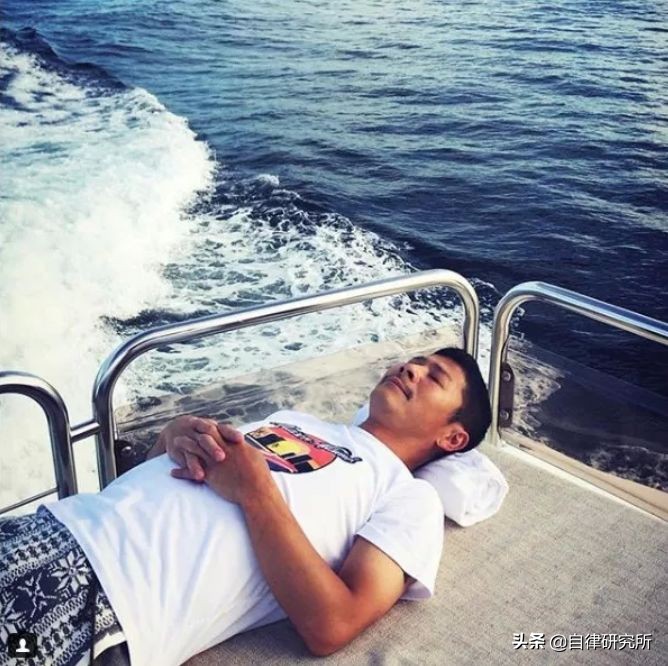 送10亿,征女友包下火箭登月高中毕业的他为何成为日本最潮富一代