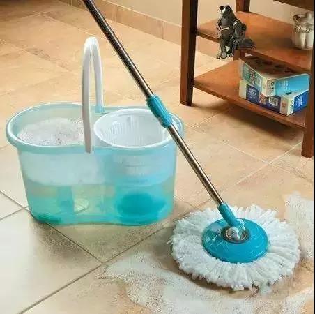 拖完地地板有水印怎么清除,拖地完地板有水珠怎么清理