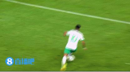 国足对沙特防守阵型,国足应警惕对手的边路进攻战术