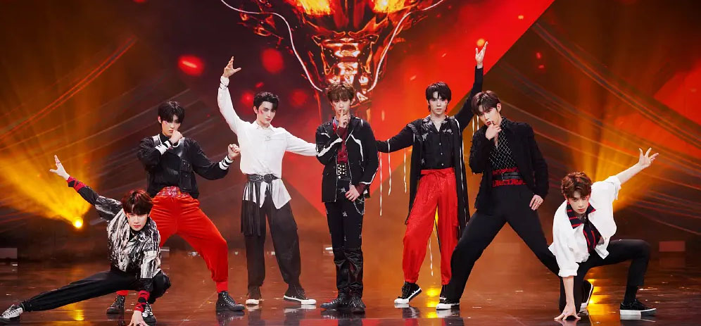 粉丝倒牛奶事件是谁,粉丝倒牛奶事件背后