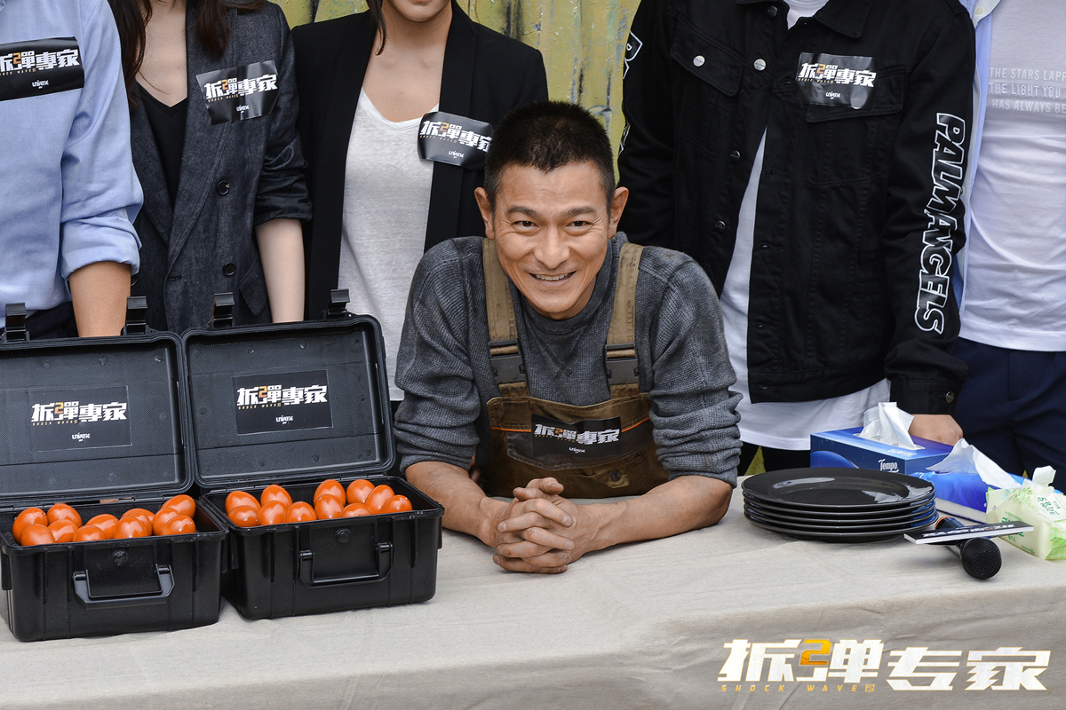 刘德华伤后全面复出接拍《拆弹专家2》搭档倪妮有没有CP感？