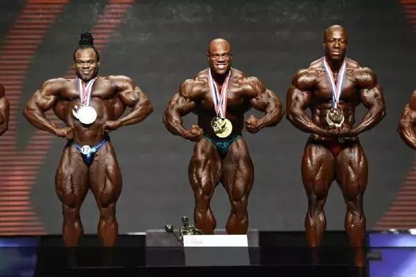 健美先生菲尔希斯的日常饮食计划,菲尔西斯胸肌训练