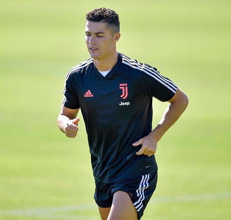 这个站在足坛巅峰的男人,身价翻了数十倍,34岁还有18岁的身体?