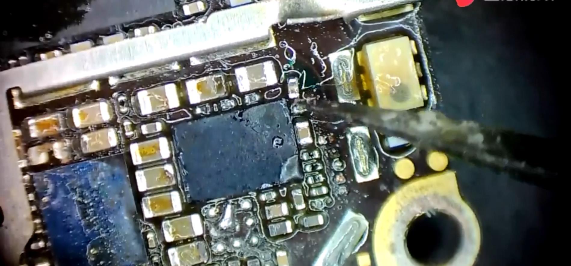 iphone6s进水主板腐蚀,苹果6s破损怎么处理