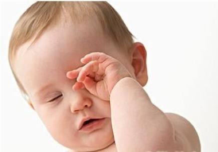 宝宝上火眼屎多是什么火,宝宝眼屎火大和大便有关系吗