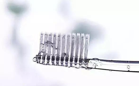 刷牙的正确方法牙不黄不臭,刷牙牙黄变白的最快方法