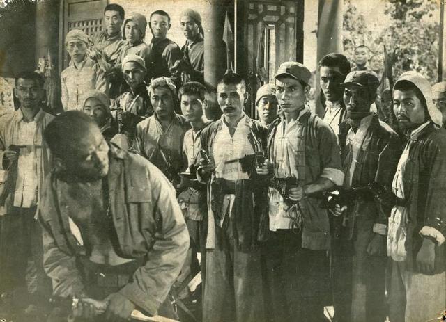 郭振清演的老电影平原游击队,郭振清平原游击队骑马出场视频