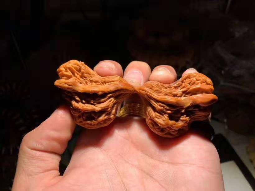 文玩核桃尖部开裂怎么处理,文玩核桃苹果园纹理会开裂吗