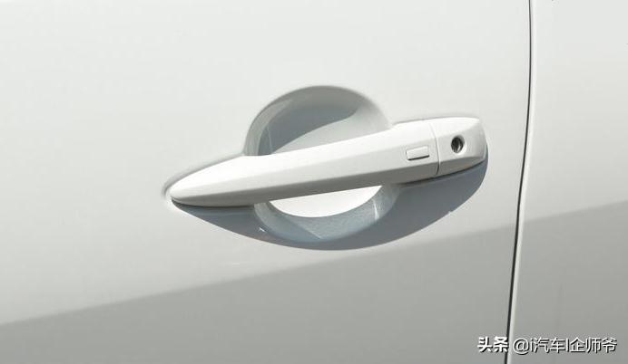 日产轩逸和卡罗拉哪个更值得购买,卡罗拉1.2t精英版比轩逸经典豪华